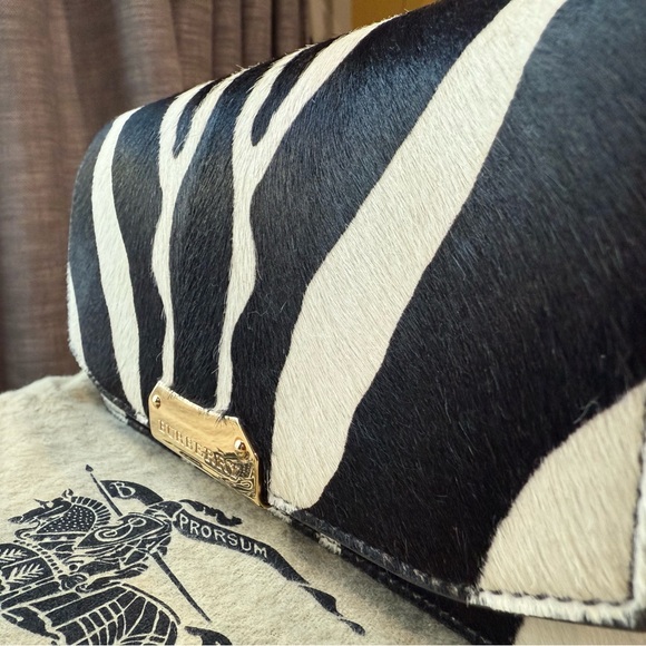 *RARE* EXCELLENT CONDITION Authentic Burberry calf hair zebra crossbody. - Picture 3 of 13